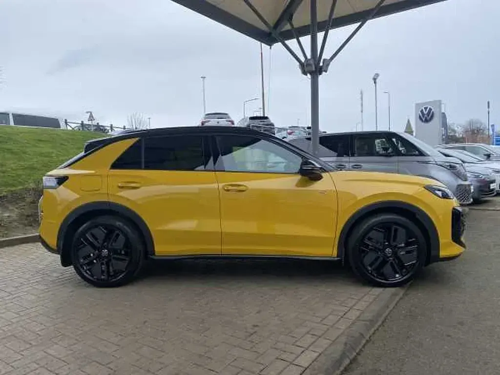 Used VW T-Roc R-line 150 HP (110 kW) 2026 Yellow SUV