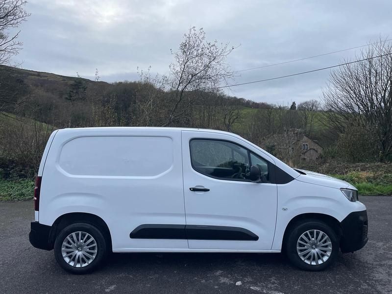 Used Peugeot Partner 2019 White MPV