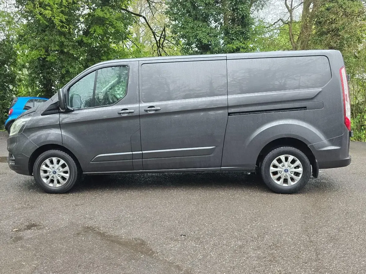 Used Ford Transit Custom Limited 130 HP (95 kW) 2021 Grey Van