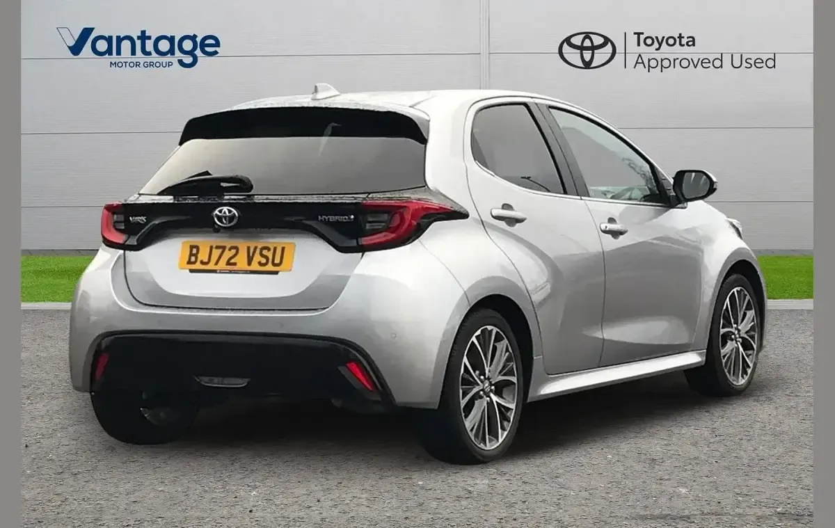 Used Toyota Yaris 113 HP (83 kW) 2022 Silver Hatchback
