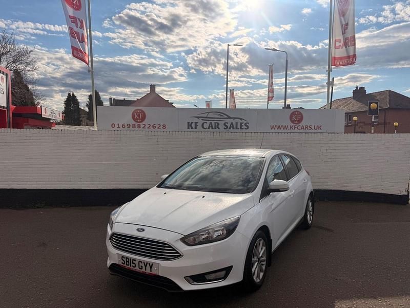 Used Ford Focus Titanium 120 HP (88 kW) 2015 White Hatchback