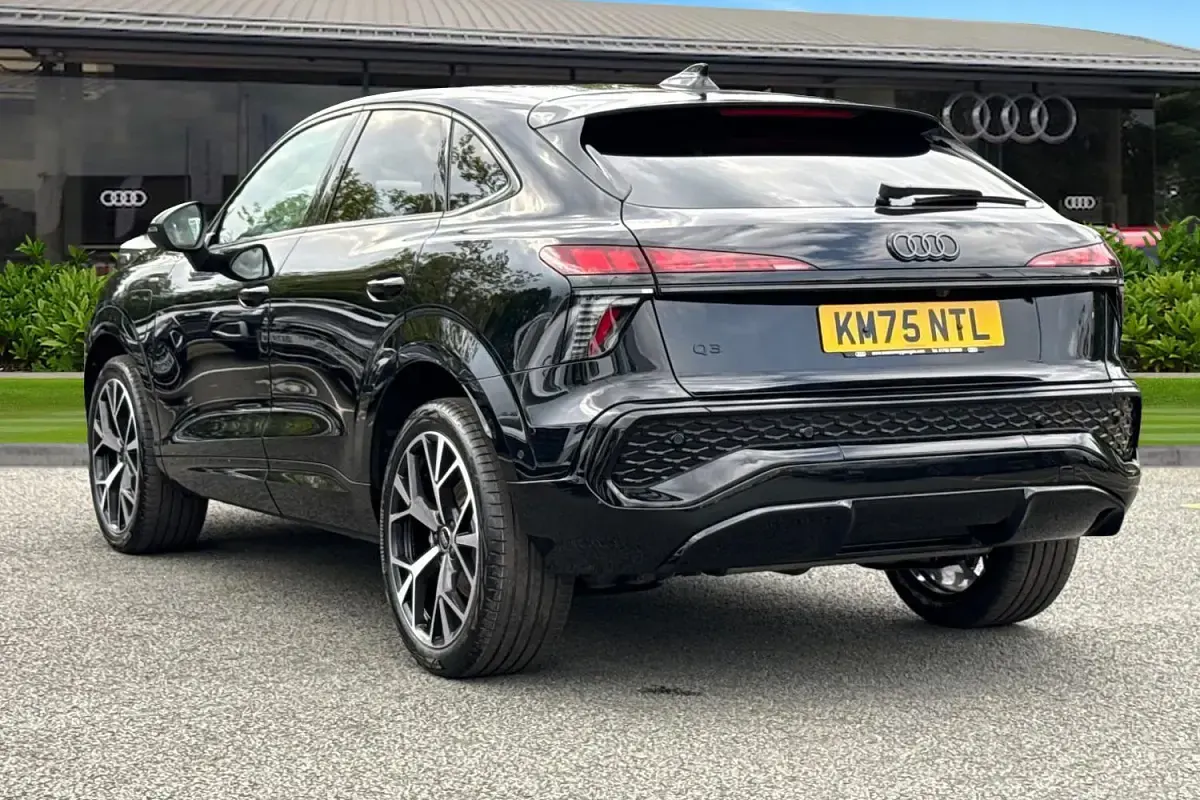 New Audi Q3 Advanced 272 HP (200 kW) 2025 Black SUV