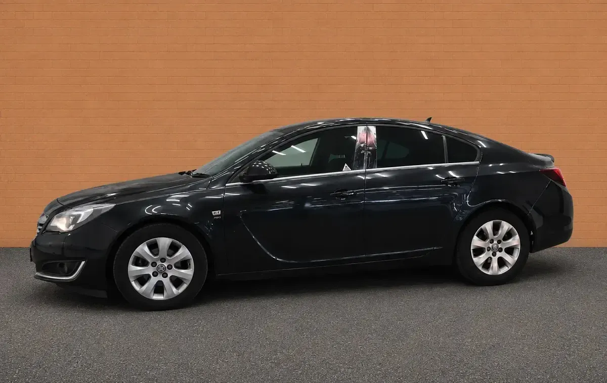 Used Vauxhall Insignia SRi 163 HP (119 kW) 2014 Black Hatchback