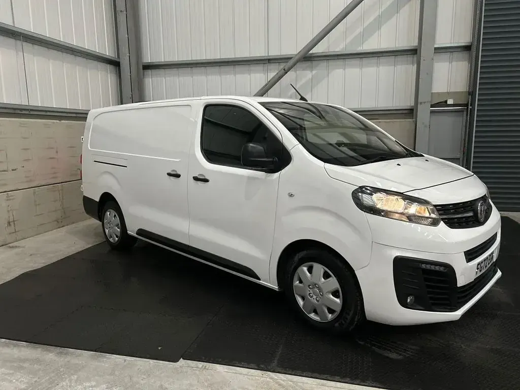 Used Vauxhall Vivaro 100 HP (73 kW) 2022 White MPV
