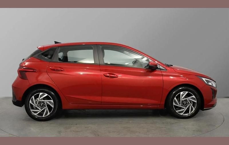 Used Hyundai i20 Advanced 100 HP (73 kW) 2025 Dragon red Hatchback