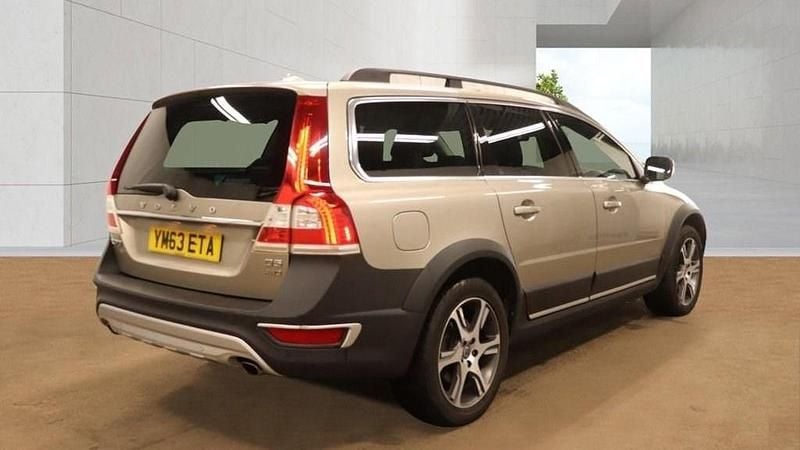Used Volvo XC70 SE Lux 215 HP (158 kW) 2014 Gold Estate
