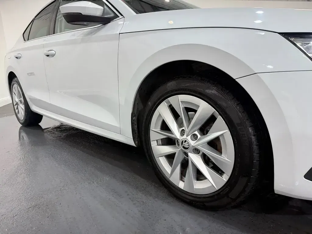 Used Skoda Octavia SE L 116 HP (85 kW) 2021 White Hatchback
