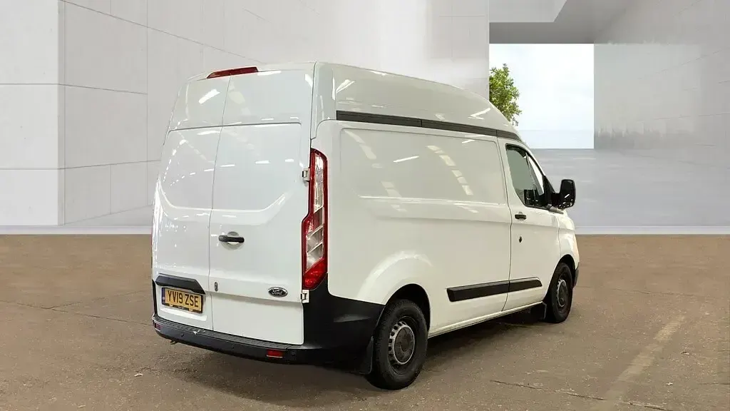 Used Ford Transit Custom 105 HP (77 kW) 2019 White Van