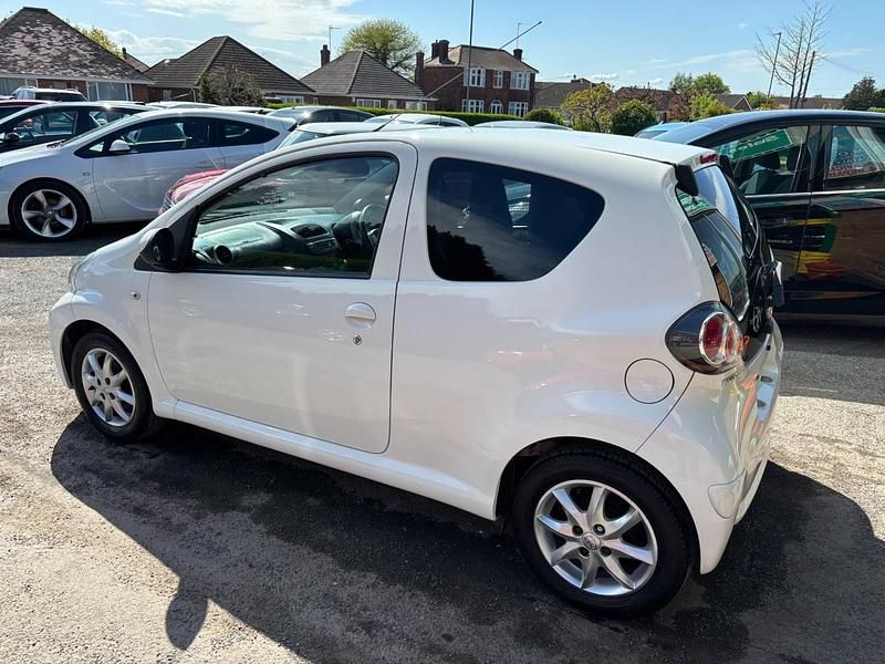 Used Toyota Aygo 2013 White Hatchback