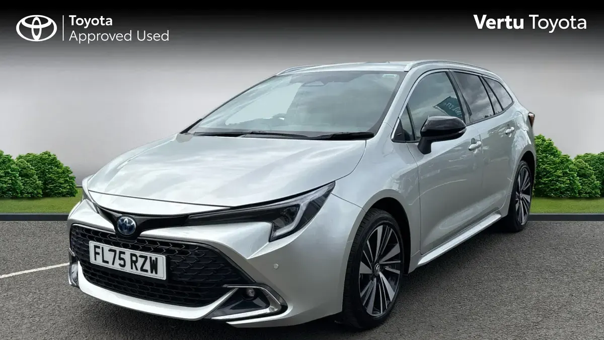 Used Toyota Corolla Design 140 HP (102 kW) 2025 Sterling silver (premium paint) Estate