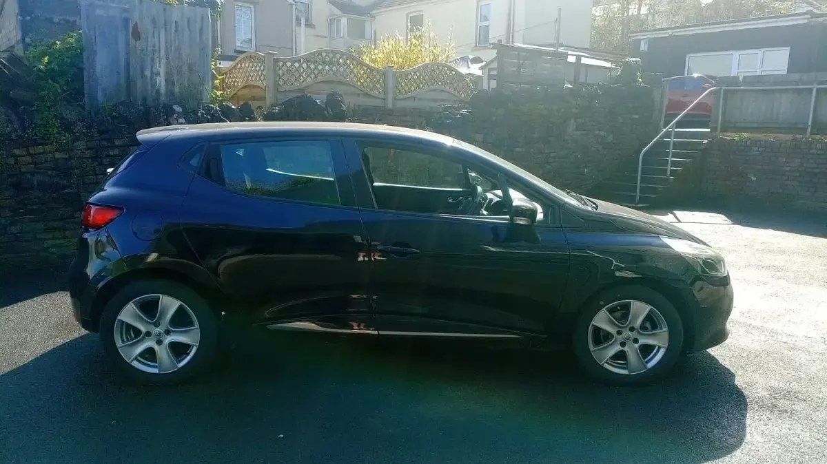 Used Renault Clio IV Dynamique 90 HP (66 kW) 2016 Black Hatchback