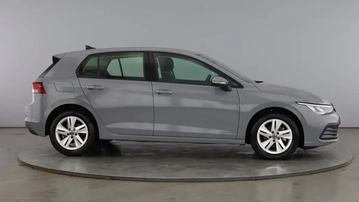 Usado VW Golf VIII Life 150 HP (110 kW) 2023 Cinzento Citadino