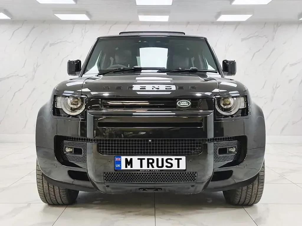Used Land Rover Defender S 525 HP (386 kW) 2021 Black SUV