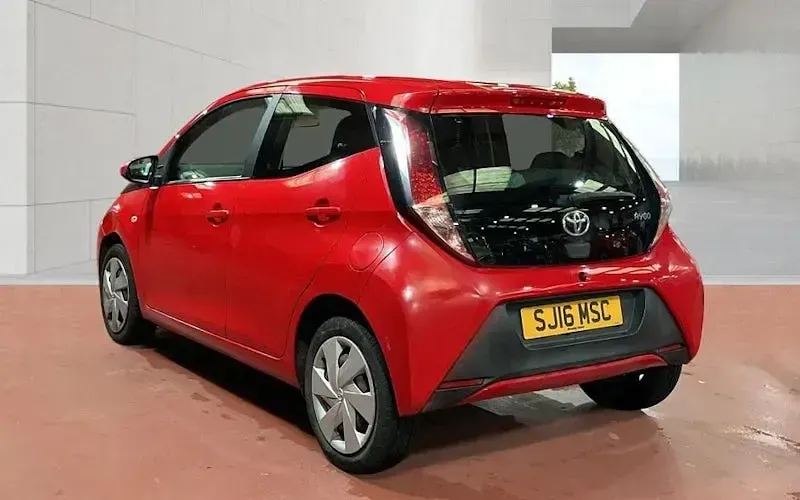 Used Toyota Aygo X-play 69 HP (50 kW) 2016 Red Hatchback