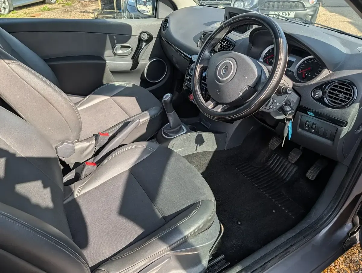 Used Renault Clio IV Dynamique 2012 Grey Hatchback