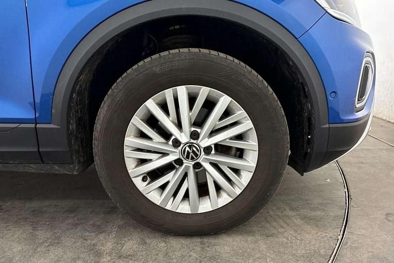 Używany VW T-Roc Life 150 KM (110 kW) 2023 Niebieski SUV