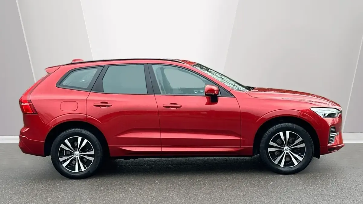 Used Volvo XC60 Core 250 HP (183 kW) 2023 Red SUV