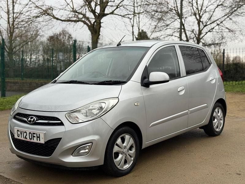 Used Hyundai i10 Active 85 HP (62 kW) 2012 Silver Hatchback