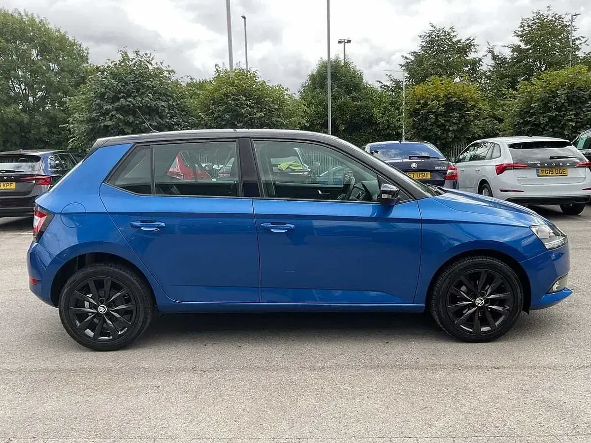 Used Skoda Fabia Colour Edition 44 HP (32 kW) 2019 Race blue metallic black magic pearl effect Hatchback