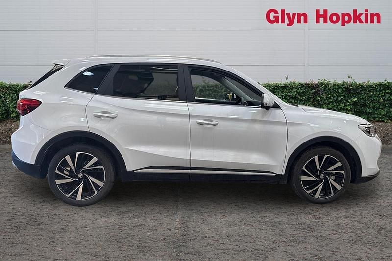 Used MG ZS Trophy 2025 White Hatchback