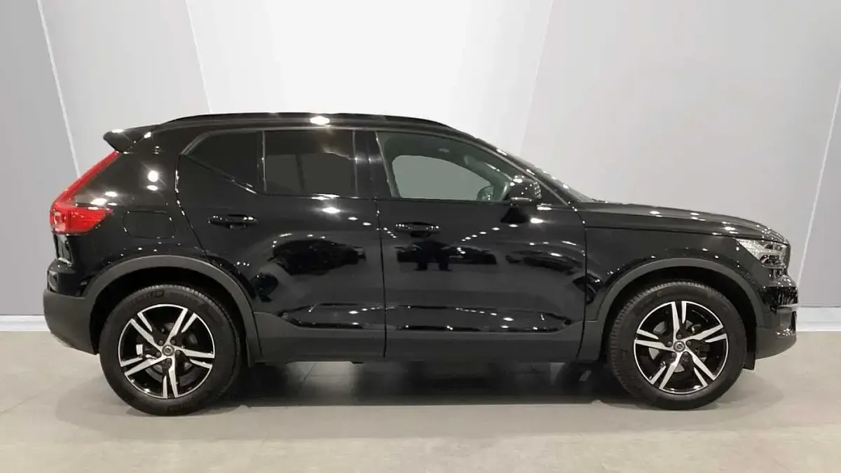 Used Volvo XC40 R-Design 163 HP (119 kW) 2020 Black SUV