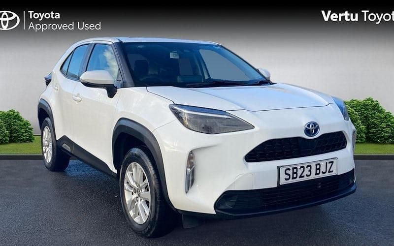 Used 2025 Toyota Yaris Hybrid Estate | £19,949 (Super price) - Image 1/4