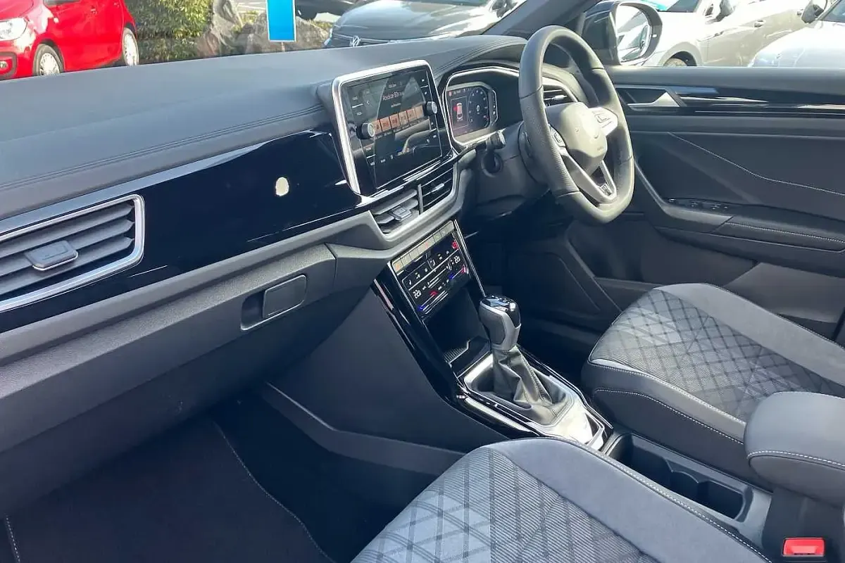 Used VW T-Roc R-line 150 HP (110 kW) 2025 Deep black SUV