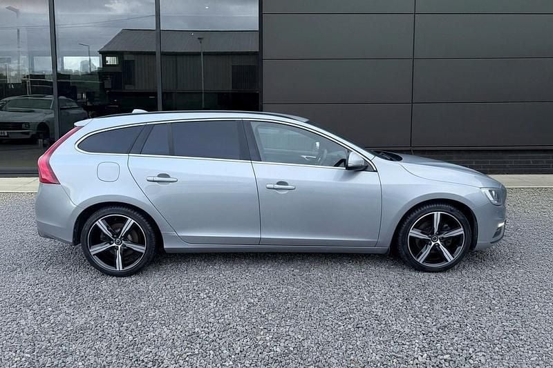 Used Volvo V60 R-Design 150 HP (110 kW) 2017 Silver Estate