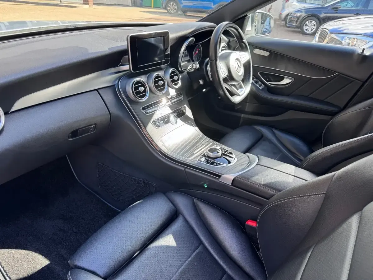 Begagnad Mercedes C220 AMG line 2018 Silver Kombi