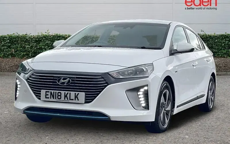 Used Hyundai Ioniq SE 141 HP (103 kW) 2018 White Hatchback