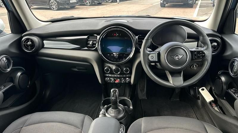 Begagnad Mini Cooper Classic 134 HK (98 kW) 2023 Blå Halvkombi