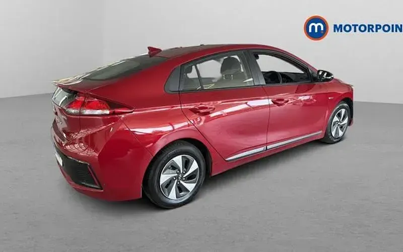 Used Hyundai Ioniq SE 141 HP (103 kW) 2018 Red Hatchback