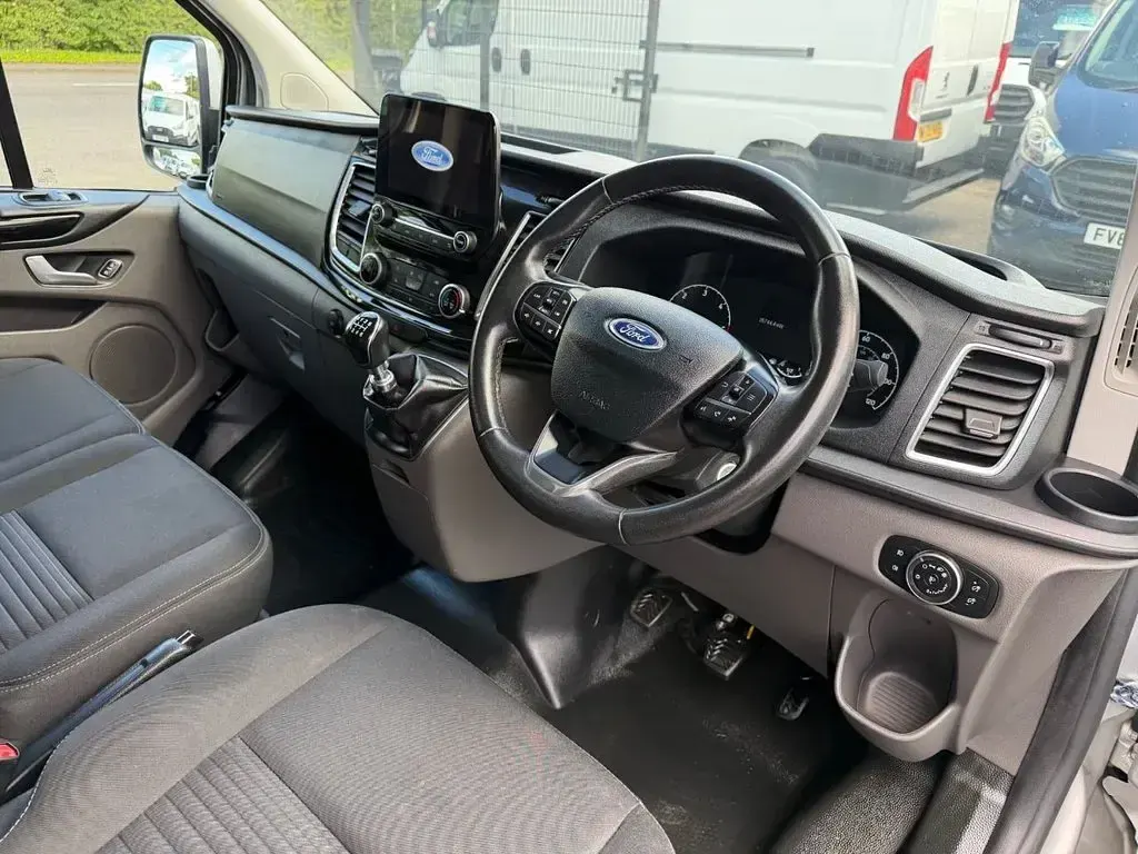 Used Ford Transit Custom Limited 130 HP (95 kW) 2023 Silver Van