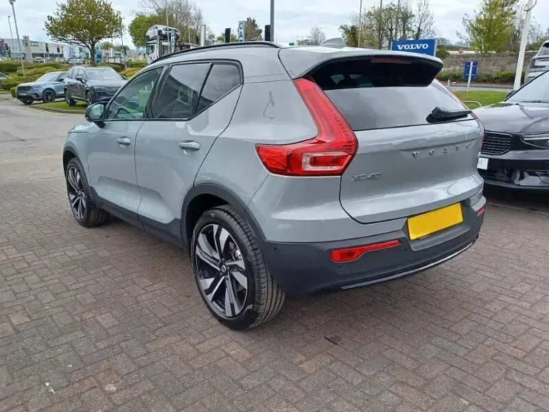 Usado Volvo XC40 Ultra 195 HP (143 kW) 2025 Cinzento SUV