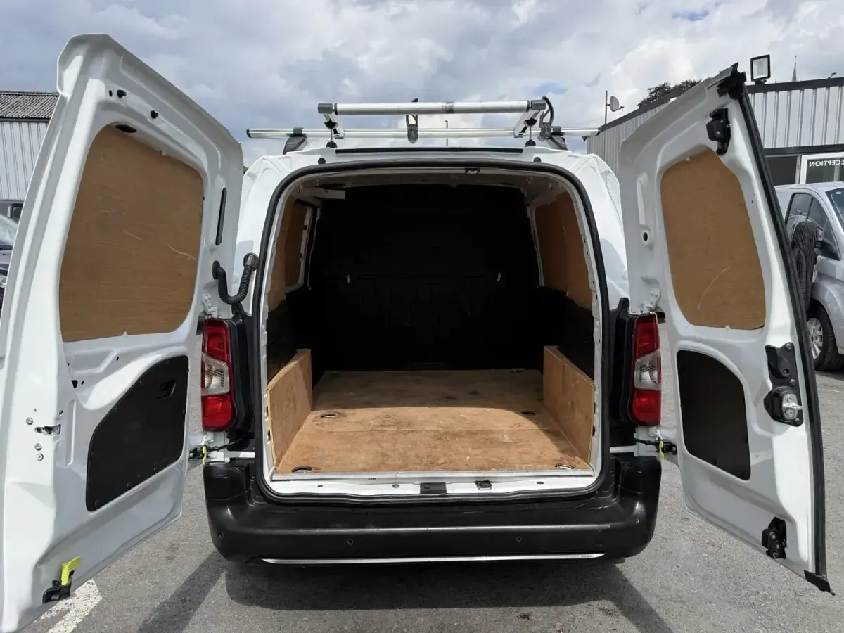 Second-hand Citroën Berlingo Start 75 CP (55 kW) 2020 Alb Monovolum