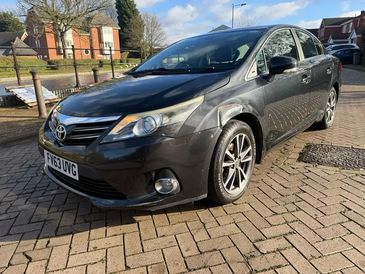 Used Toyota Avensis 126 HP (92 kW) 2013 Black Sedan
