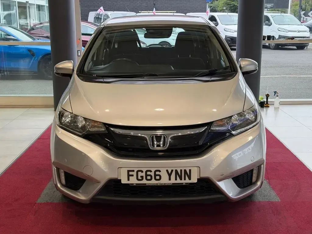 Used Honda Jazz SE 102 HP (75 kW) 2016 Silver Hatchback