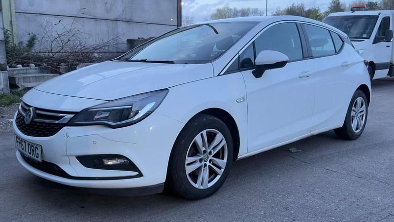 Used Vauxhall Astra 110 HP (80 kW) 2018 White Hatchback