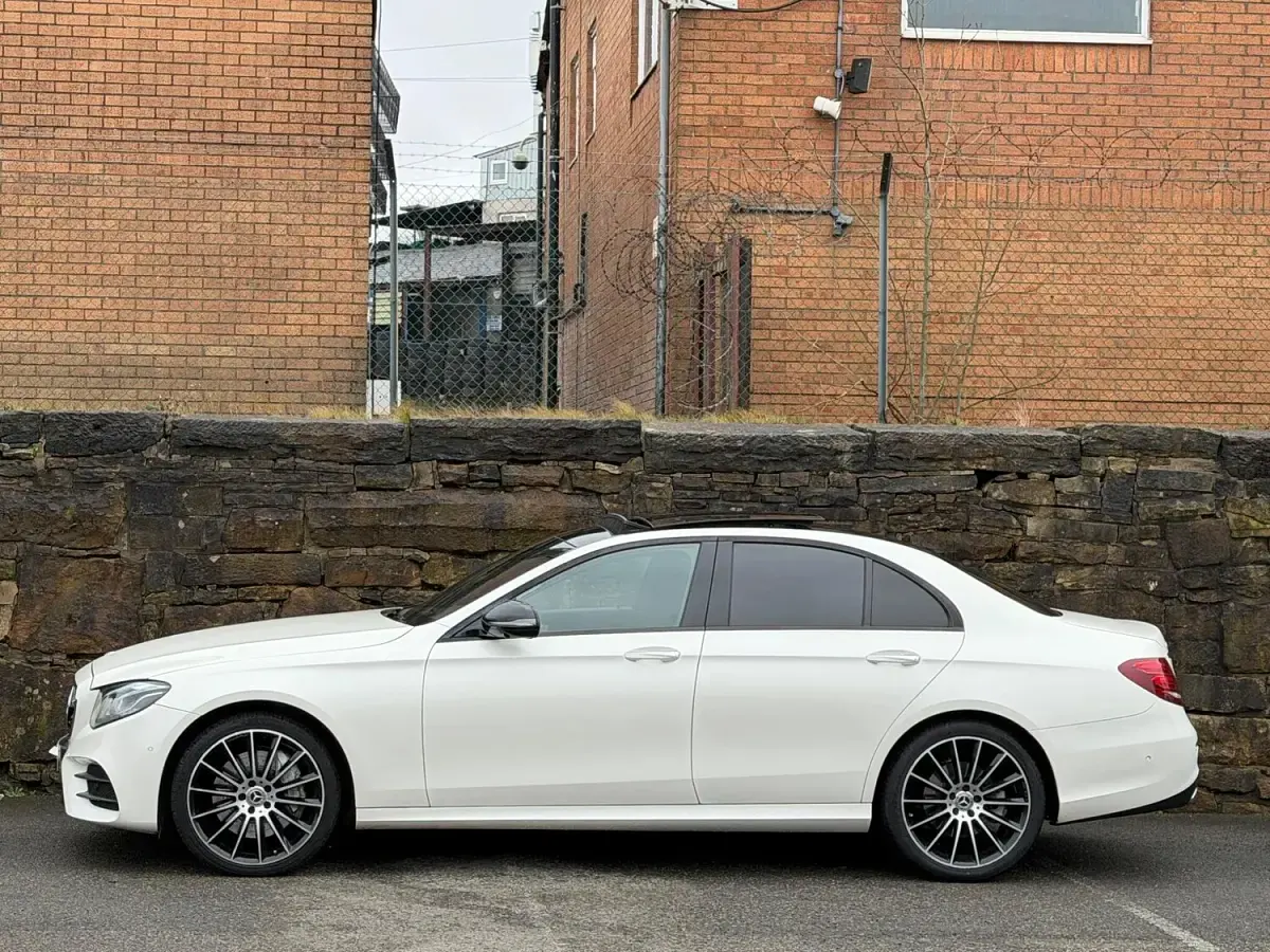 Used Mercedes E400 AMG line 340 HP (250 kW) 2019 White Sedan