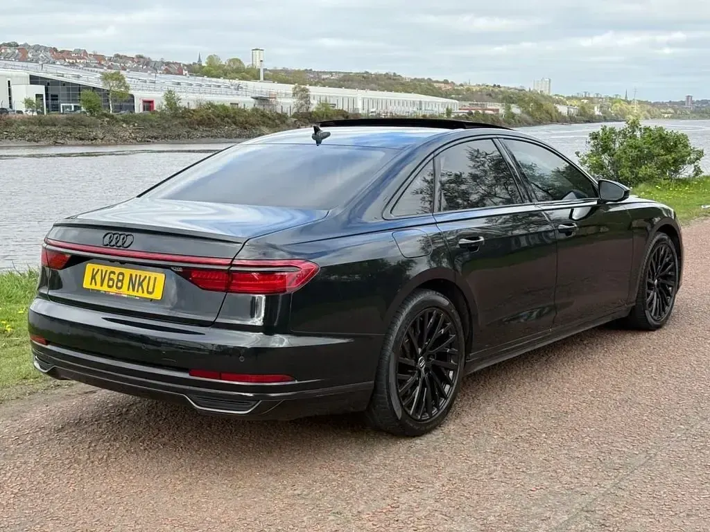 Usado Audi A8 Advanced 286 HP (210 kW) 2018 Preto Sedan
