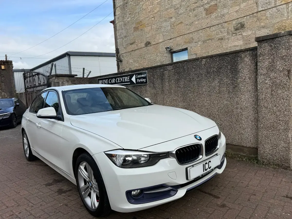 Used BMW 318 Sport Line 143 HP (105 kW) 2014 White Sedan