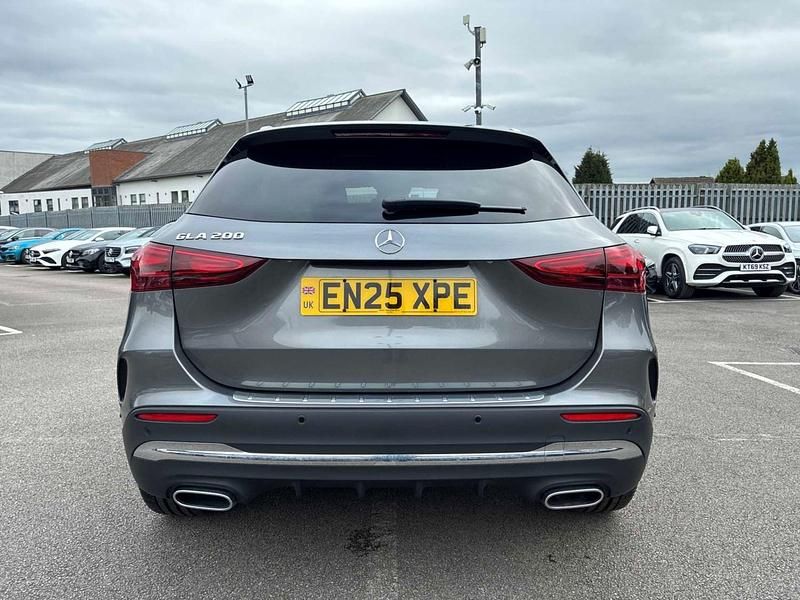 Used Mercedes GLA200 Executive 163 HP (119 kW) 2025 Grey SUV