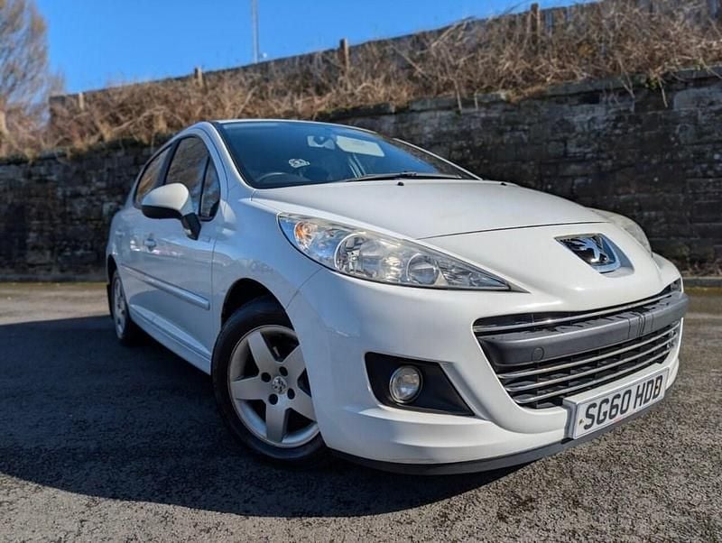 Used Peugeot 207 70 HP (51 kW) 2010 White Hatchback