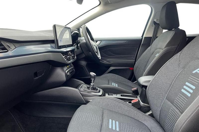 Used Ford Focus Active 125 HP (91 kW) 2024 Chrome blue Hatchback