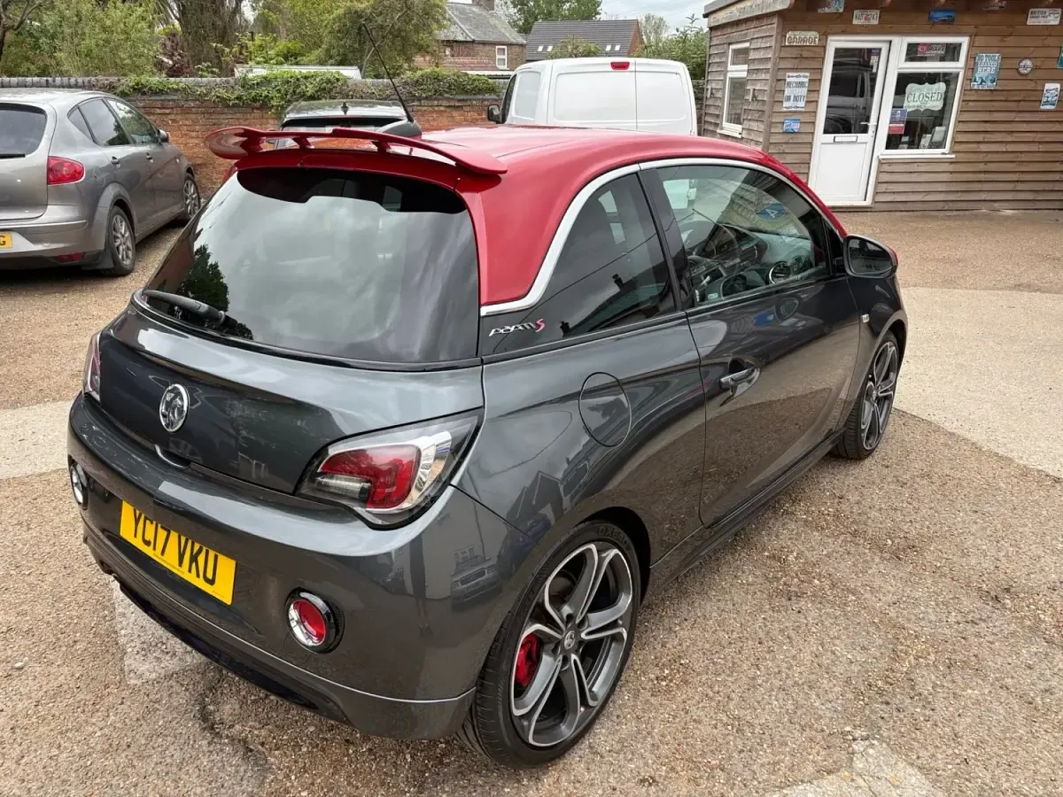 Usado Vauxhall Adam S 2017 Gris Utilitario