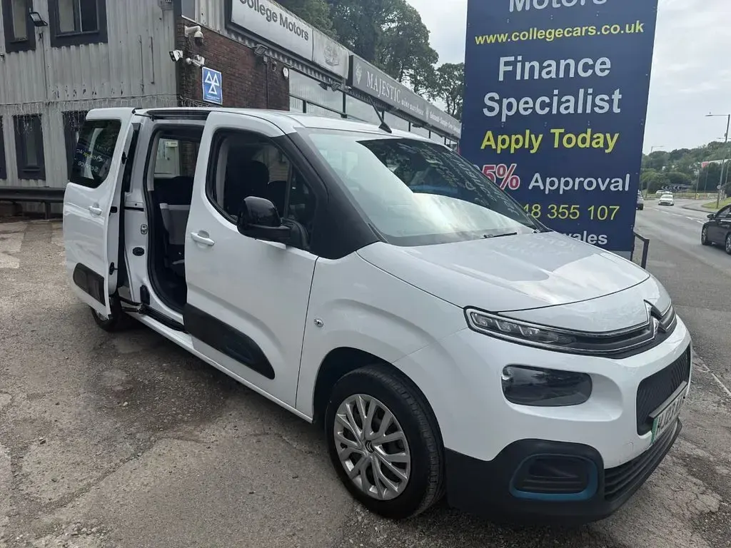 Used Citroën e-Berlingo Feel 100 kW (136 HP) 2023 White MPV