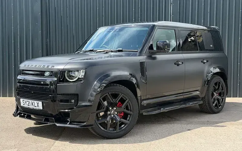 Używany Land Rover Defender First Edition 250 KM (183 kW) 2021 Czarny SUV