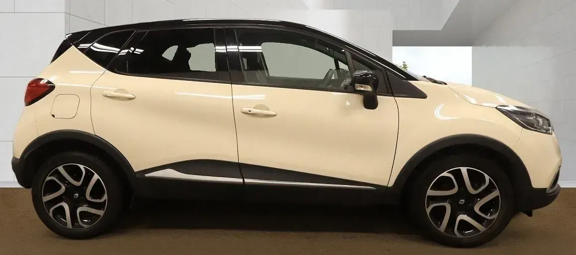 Used Renault Captur Signature 120 HP (88 kW) 2015 Cream/black SUV