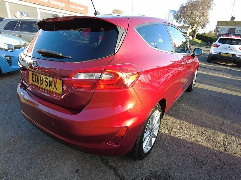 Used Ford Fiesta Titanium 100 HP (73 kW) 2018 Red Hatchback