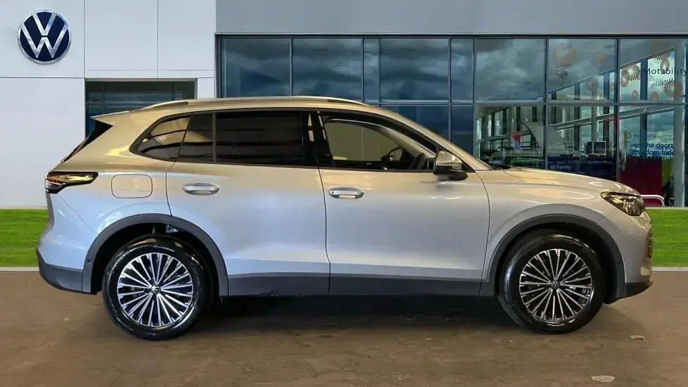 New VW Tiguan Match 130 HP (95 kW) 2026 Oyster silver metallic SUV